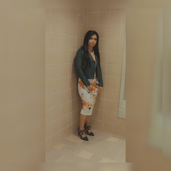 Dress - Picture 2 of 2